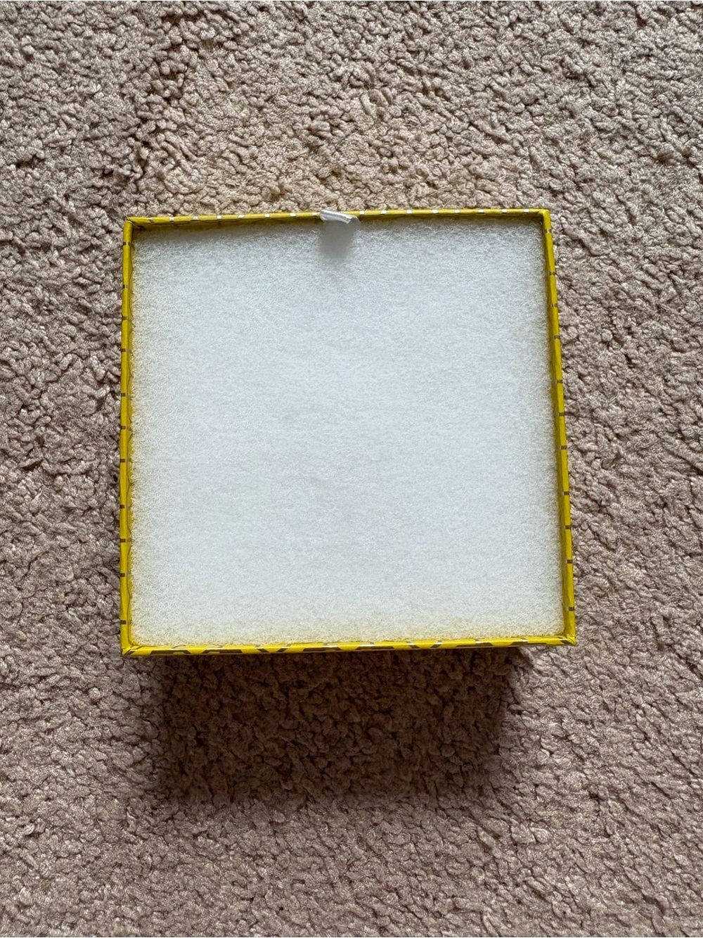 Kendra Scott Gold Chelsea Boxed Necklace - Picture 4 of 7